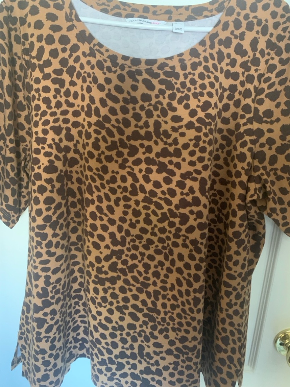 Isaac Mizrahi Brown and Tan Leopard Print Short Sleeve Tee Shirt